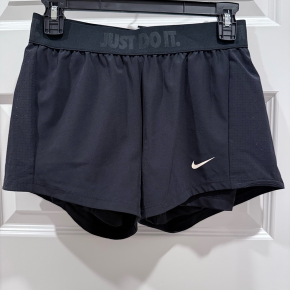 Nike Women's Black Performance Shorts - Picture 1 of 6